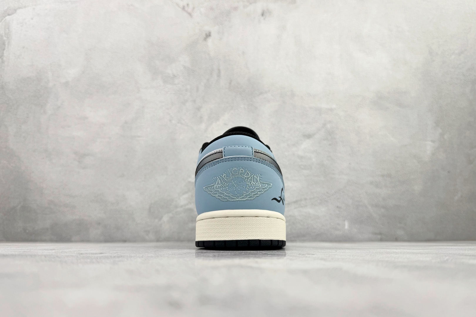 定制球鞋Jordan Air Jordan 1 奔腾不息 黑蓝 553558-081