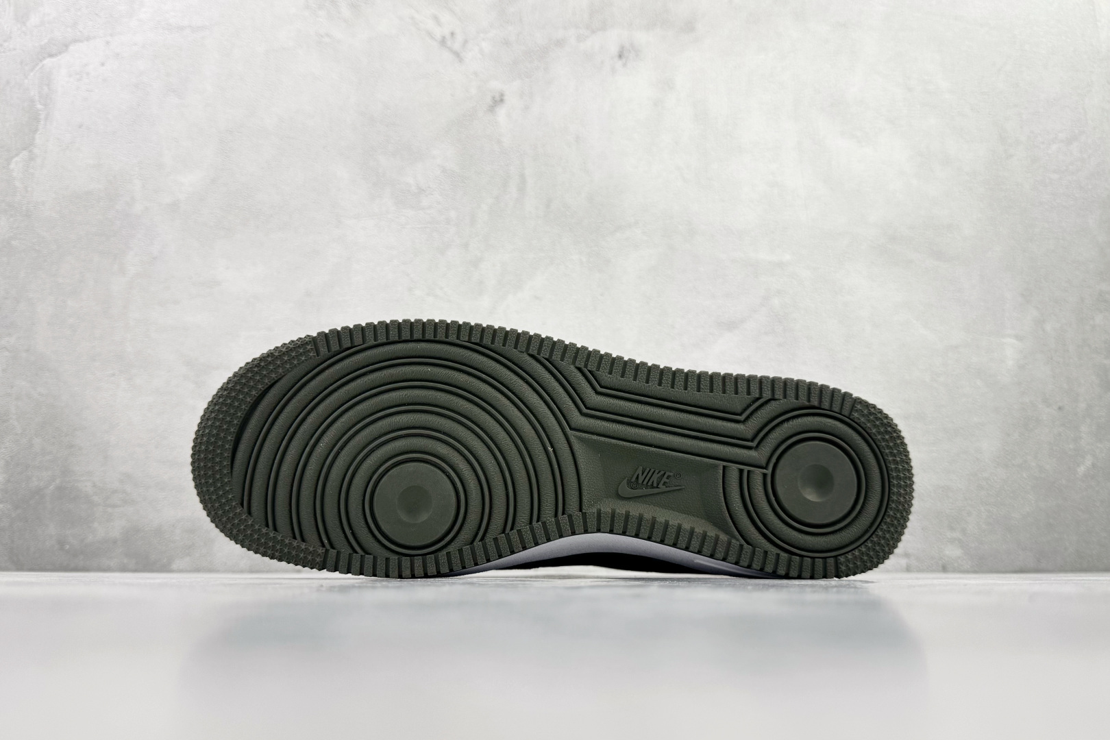 Nike Air Force 1 '07 LV8 绿白 IB6388-200