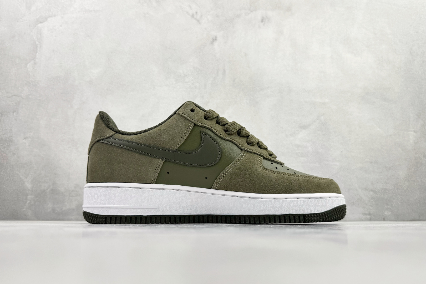 Nike Air Force 1 '07 LV8 绿白 IB6388-200
