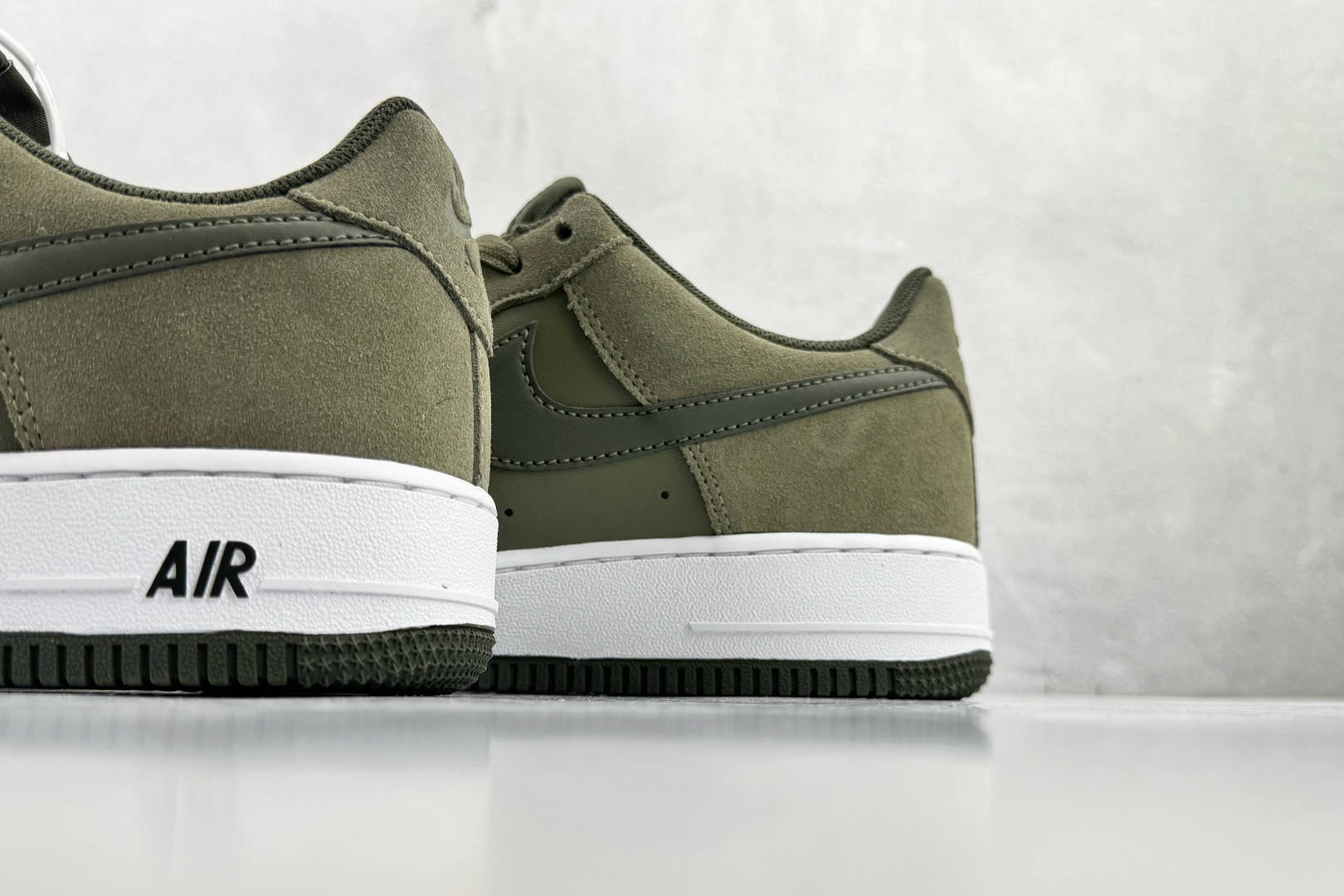 Nike Air Force 1 '07 LV8 绿白 IB6388-200