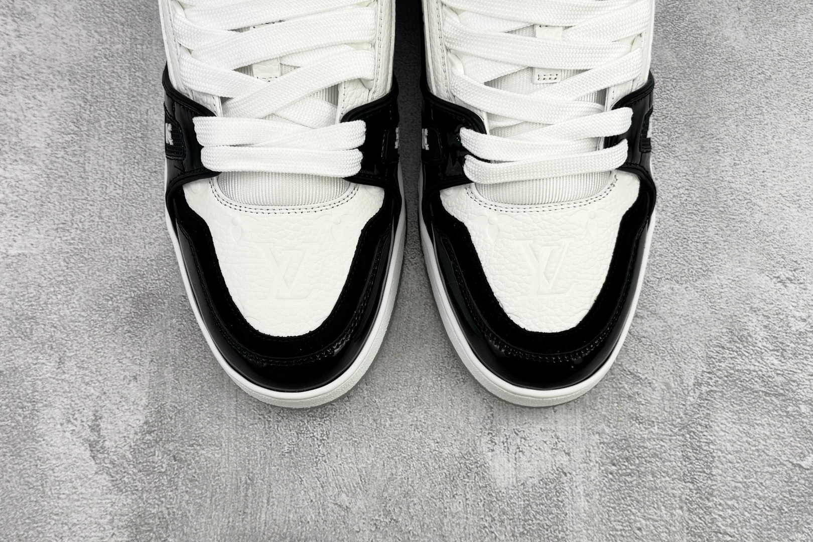 LOUIS VUITTTrainer 黑色 1AJ128-莆田鞋,莆田鞋货源,高仿鞋,高仿鞋货源,安福档口,莆田高仿鞋,莆田鞋批发,高仿鞋批发,莆田高仿运动鞋,高仿运动鞋,莆田运动鞋 LOUIS VUITTTrainer 黑色 1AJ128