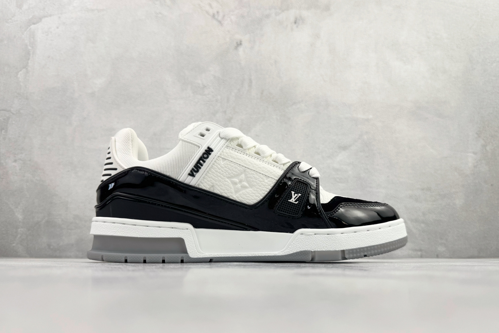 LOUIS VUITTTrainer 黑色 1AJ128-莆田鞋,莆田鞋货源,高仿鞋,高仿鞋货源,安福档口,莆田高仿鞋,莆田鞋批发,高仿鞋批发,莆田高仿运动鞋,高仿运动鞋,莆田运动鞋 LOUIS VUITTTrainer 黑色 1AJ128