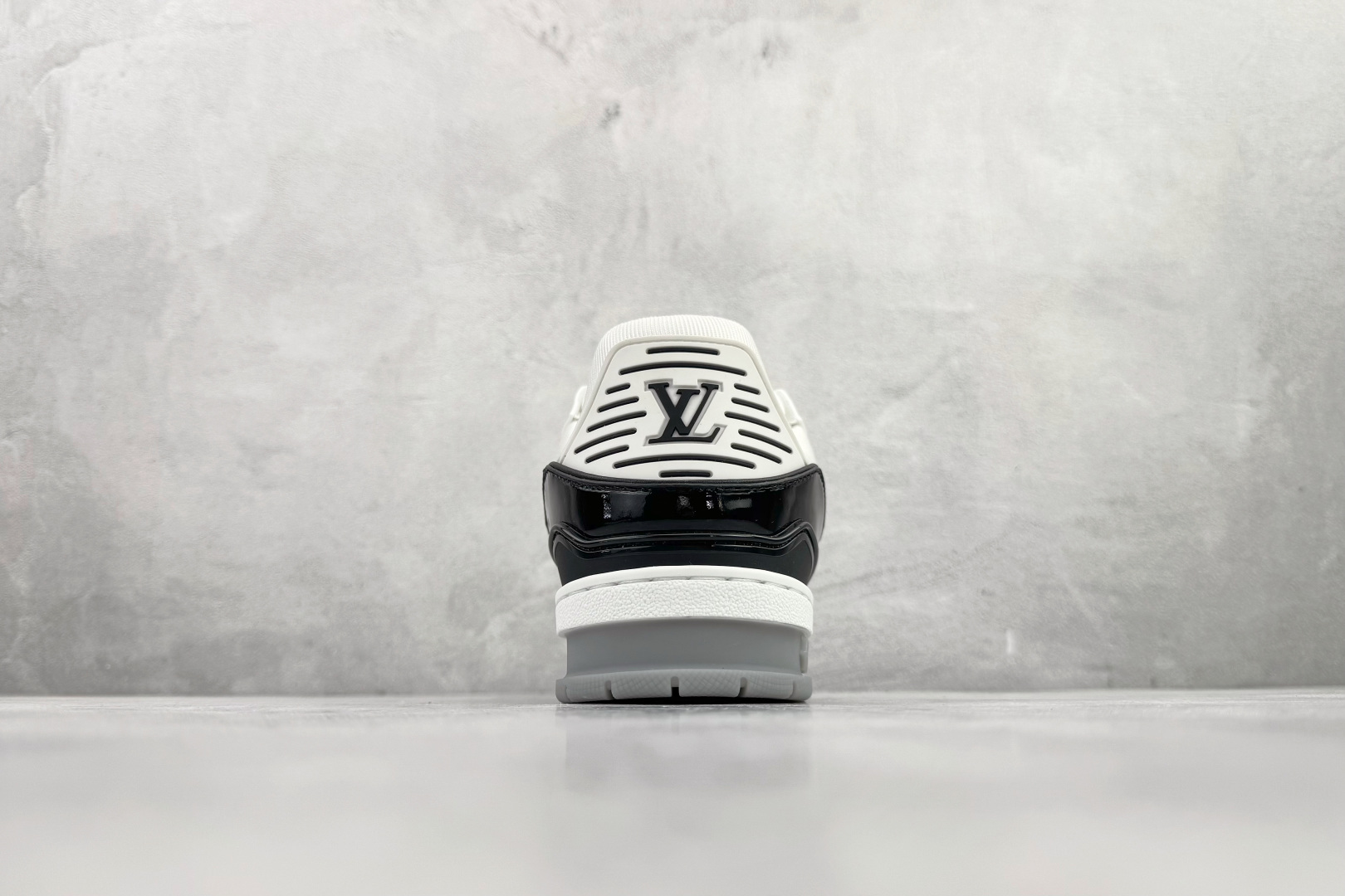 LOUIS VUITTTrainer 黑色 1AJ128-莆田鞋,莆田鞋货源,高仿鞋,高仿鞋货源,安福档口,莆田高仿鞋,莆田鞋批发,高仿鞋批发,莆田高仿运动鞋,高仿运动鞋,莆田运动鞋 LOUIS VUITTTrainer 黑色 1AJ128