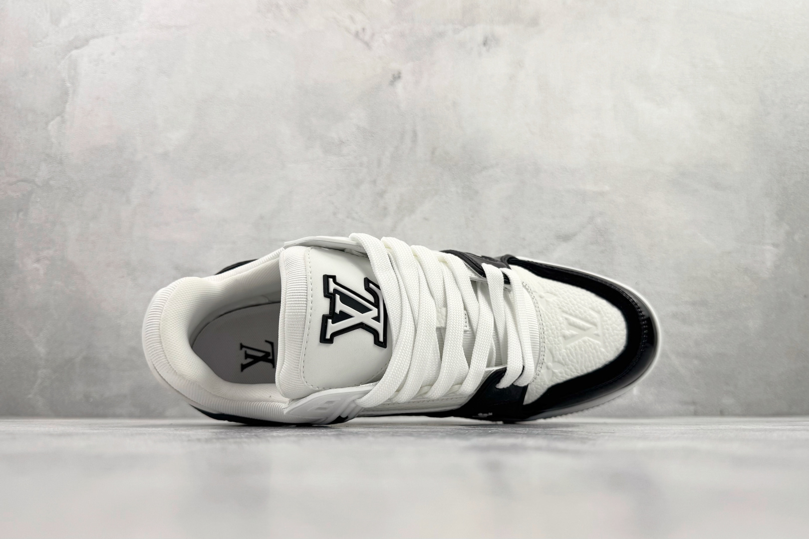 LOUIS VUITTTrainer 黑色 1AJ128-莆田鞋,莆田鞋货源,高仿鞋,高仿鞋货源,安福档口,莆田高仿鞋,莆田鞋批发,高仿鞋批发,莆田高仿运动鞋,高仿运动鞋,莆田运动鞋 LOUIS VUITTTrainer 黑色 1AJ128