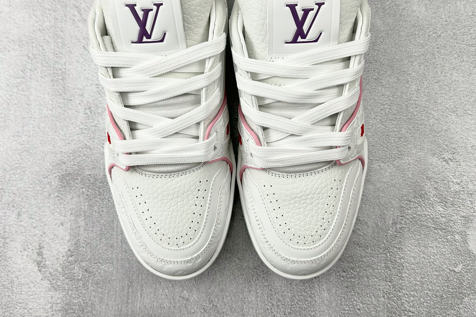 LOUIS VUITTTrainer 白粉色 上海邮轮限定 1APHLG