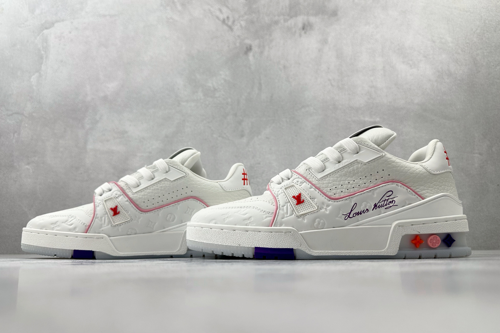 LOUIS VUITTTrainer 白粉色 上海邮轮限定 1APHLG