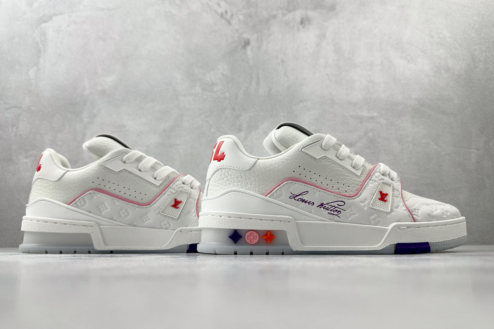 LOUIS VUITTTrainer 白粉色 上海邮轮限定 1APHLG