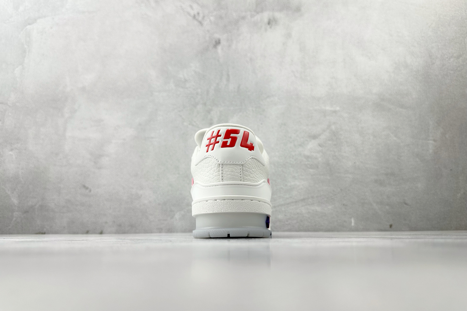 LOUIS VUITTTrainer 白粉色 上海邮轮限定 1APHLG