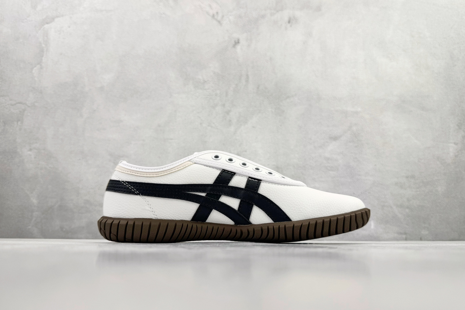 渠道特供 Onitsuka Tiger鬼塚虎 Tsunahiki Slip-白色 1183C529-101-莆田鞋,莆田鞋货源,高仿鞋,高仿鞋货源,安福档口,莆田高仿鞋,莆田鞋批发,高仿鞋批发,莆田高仿运动鞋,高仿运动鞋,莆田运动鞋 渠道特供 Onitsuka Tiger鬼塚虎 Tsunahiki Slip-白色 1183C529-101