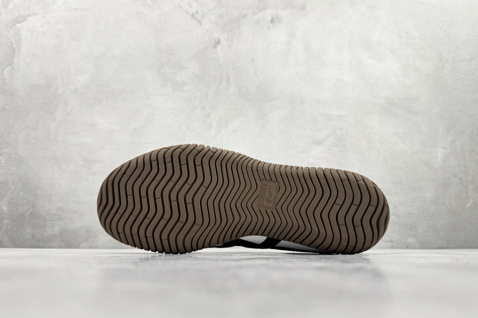 渠道特供 Onitsuka Tiger鬼塚虎 Tsunahiki Slip-白色 1183C529-101-莆田鞋,莆田鞋货源,高仿鞋,高仿鞋货源,安福档口,莆田高仿鞋,莆田鞋批发,高仿鞋批发,莆田高仿运动鞋,高仿运动鞋,莆田运动鞋 渠道特供 Onitsuka Tiger鬼塚虎 Tsunahiki Slip-白色 1183C529-101