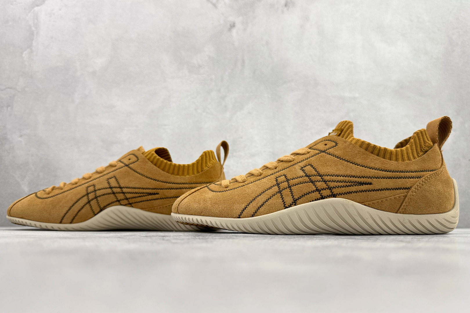 SC 【纯原】渠道特供 Onitsuka Tiger鬼塚虎 Sclaw 棕色货号：1183C489-20