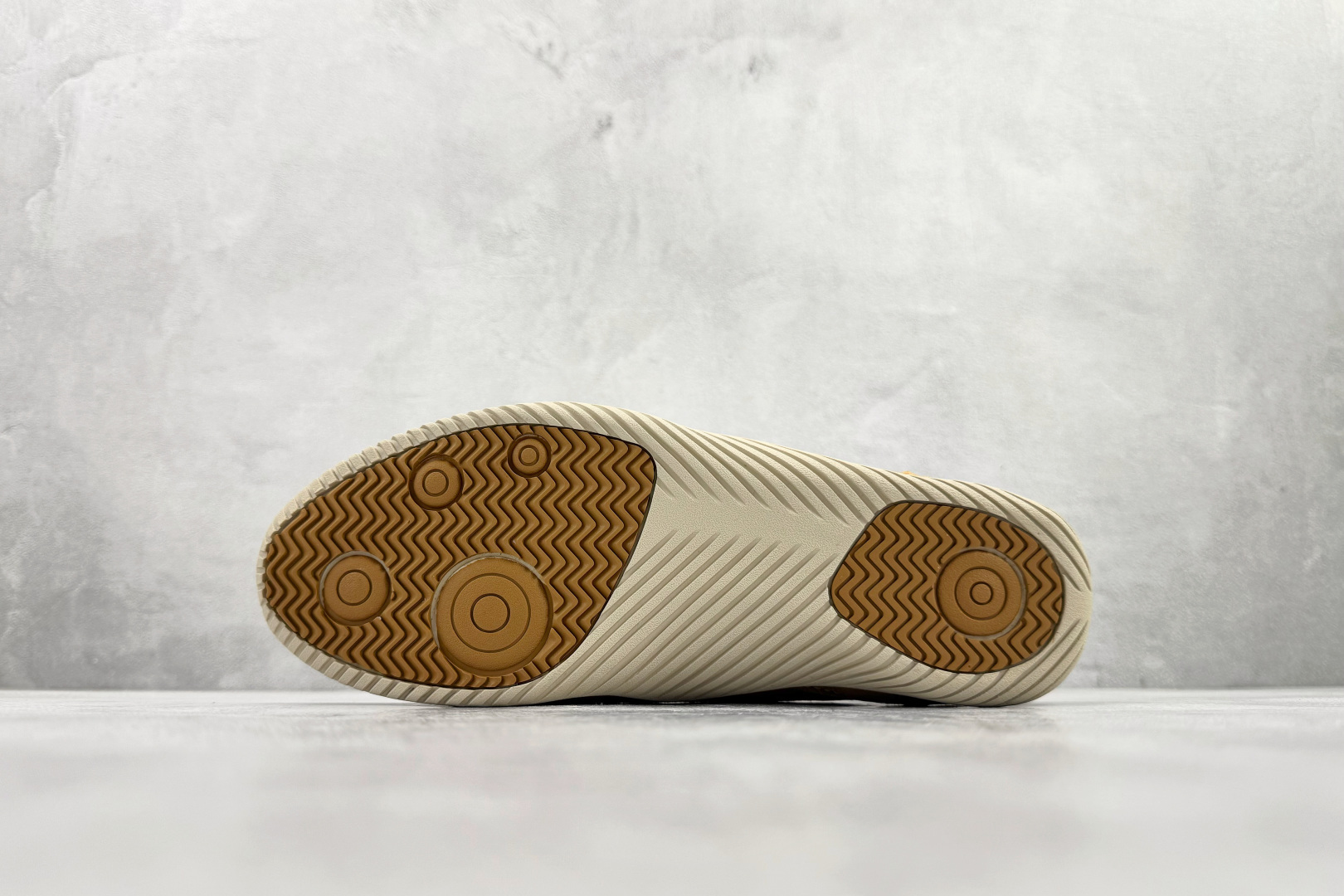 SC 【纯原】渠道特供 Onitsuka Tiger鬼塚虎 Sclaw 棕色货号：1183C489-20