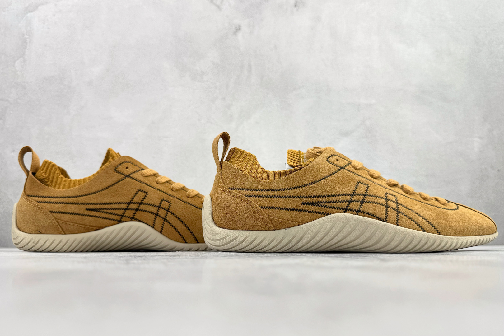 SC 【纯原】渠道特供 Onitsuka Tiger鬼塚虎 Sclaw 棕色货号：1183C489-20