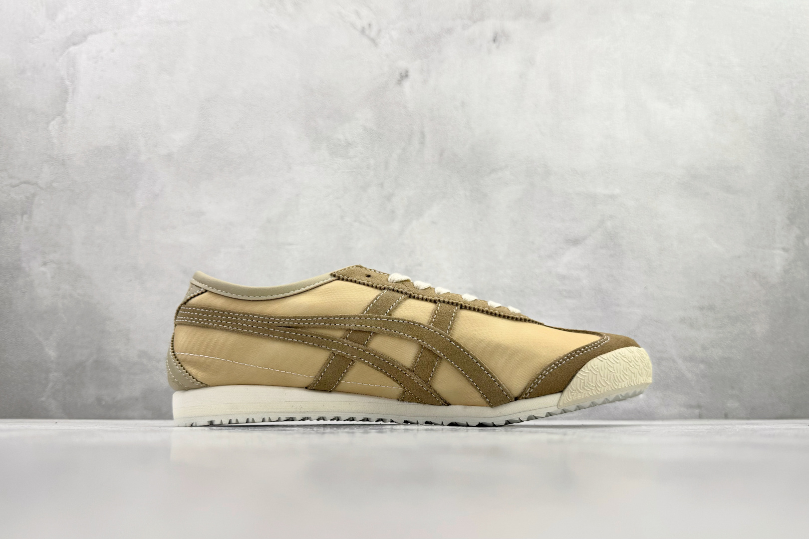 渠道特供 Onitsuka Tiger鬼塚虎 MEXICO 66 NM 卡其色 1183C176-200