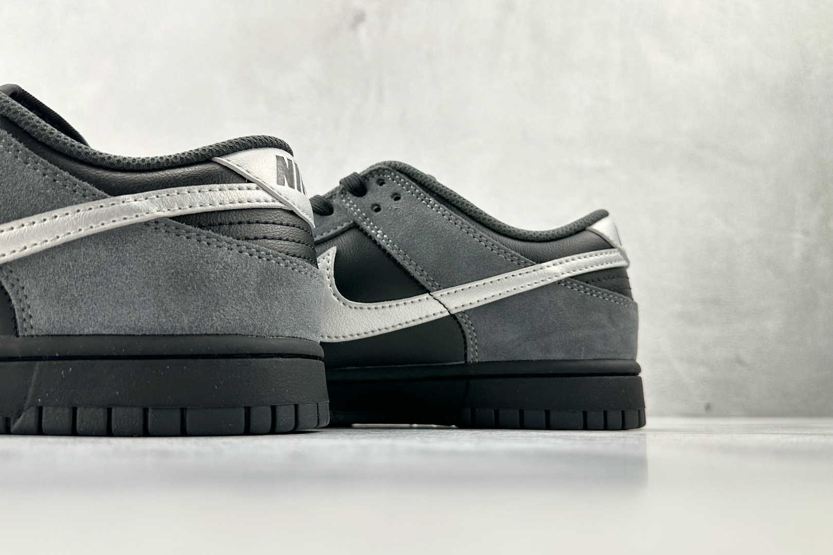 Nike Dunk Low 黑银 II7636-001