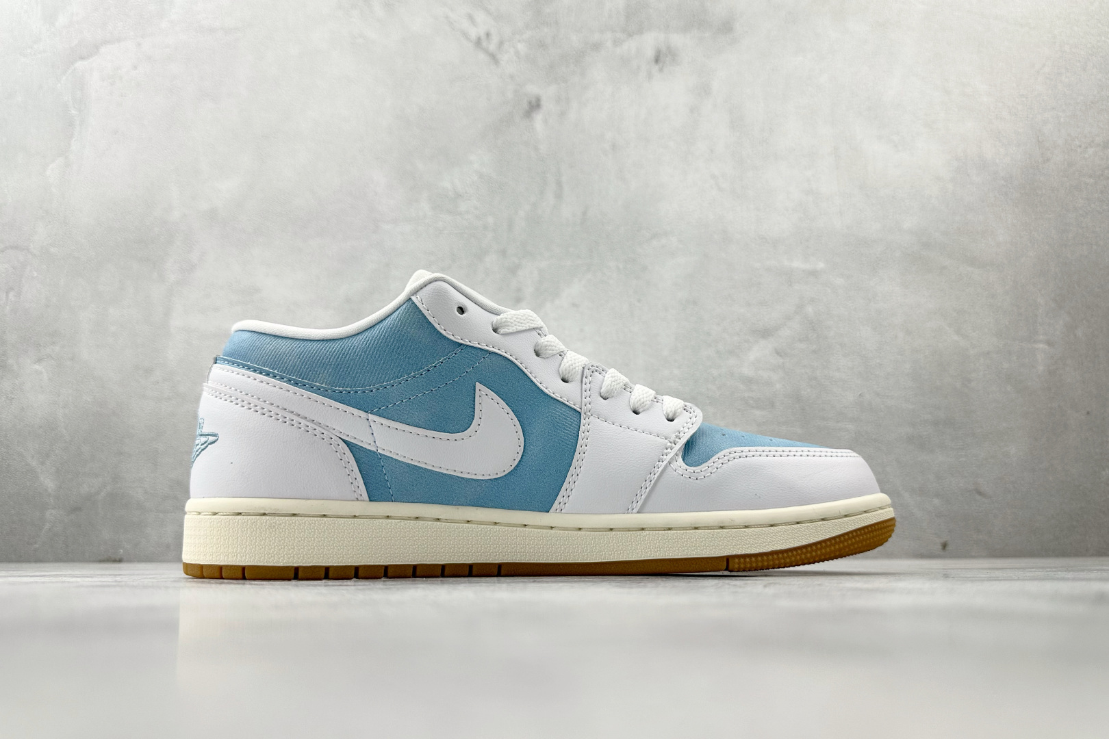 Jordan Air Jordan 1 Low 丹宁 蓝白色 HQ2004-400