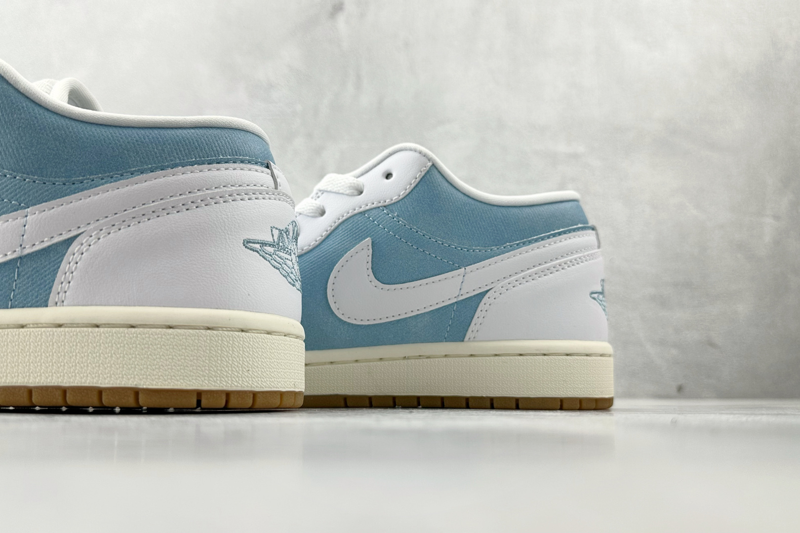 Jordan Air Jordan 1 Low 丹宁 蓝白色 HQ2004-400