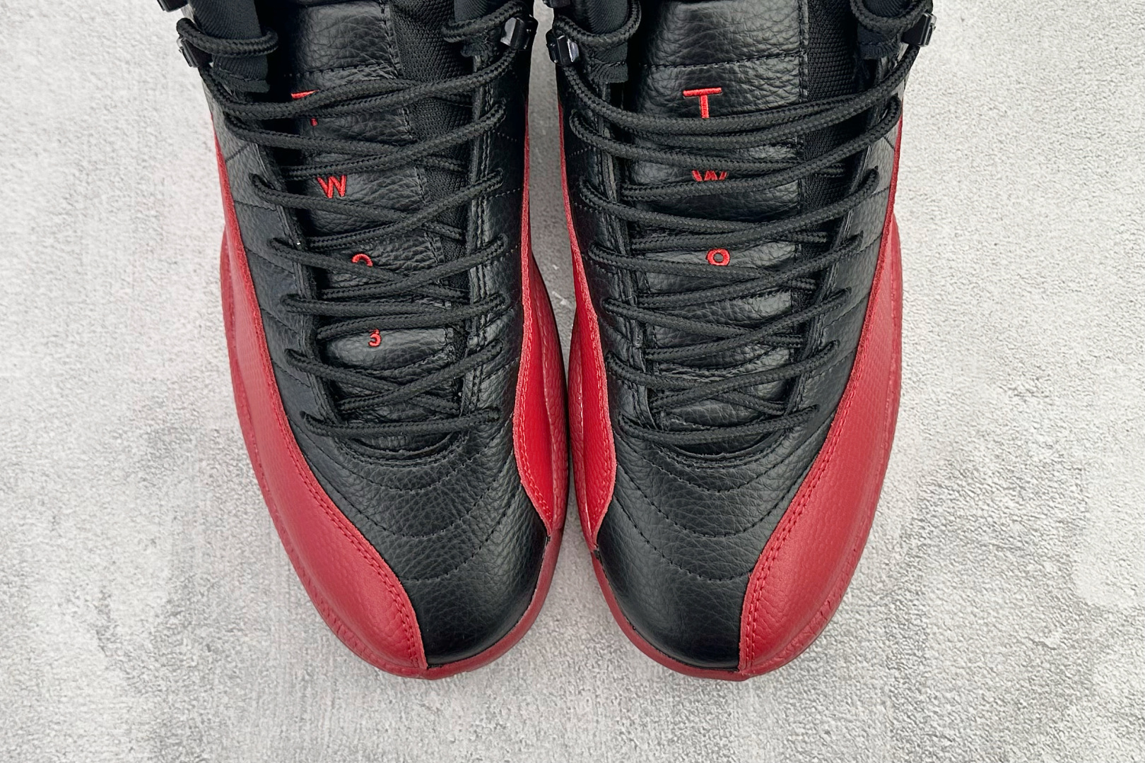 Jordan Air Jordan 12 Retro Flu Game “病倒”黑红色 2025年版 CT8013-002-莆田鞋,莆田鞋货源,高仿鞋,高仿鞋货源,安福档口,莆田高仿鞋,莆田鞋批发,高仿鞋批发,莆田高仿运动鞋,高仿运动鞋,莆田运动鞋 Jordan Air Jordan 12 Retro Flu Game “病倒”黑红色 2025年版 CT8013-002
