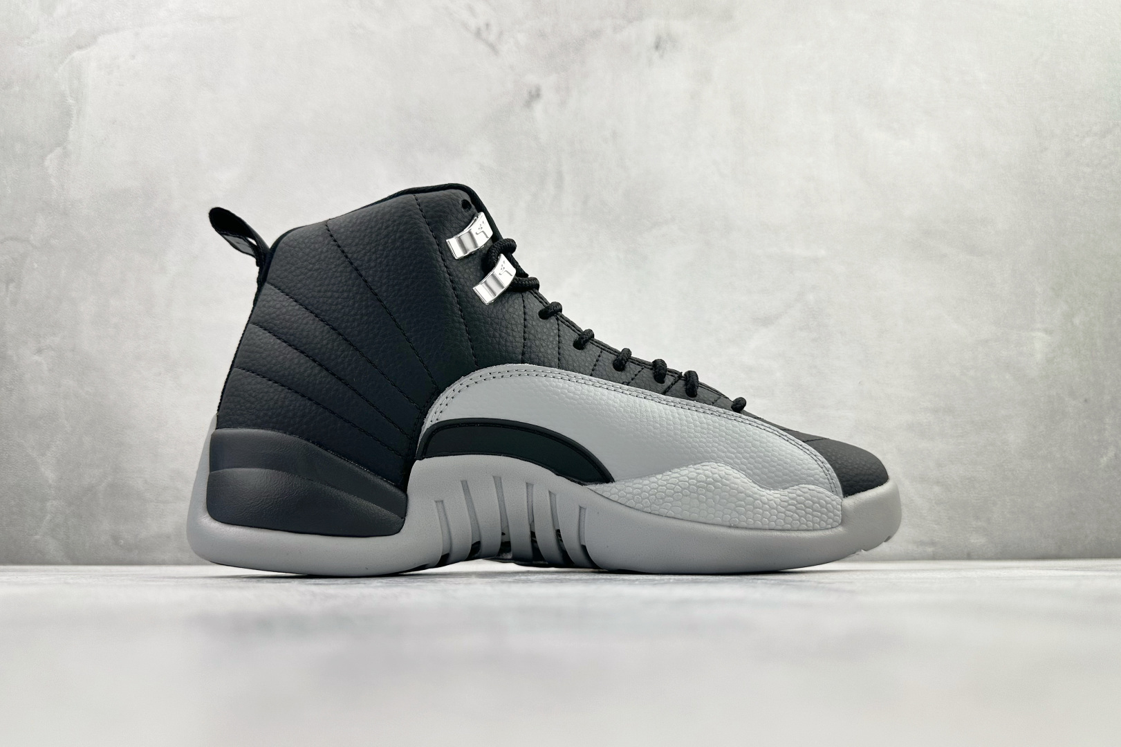 Jordan Air Jordan 12 Retro Black and Woif Grey 黑灰 CT8013-010