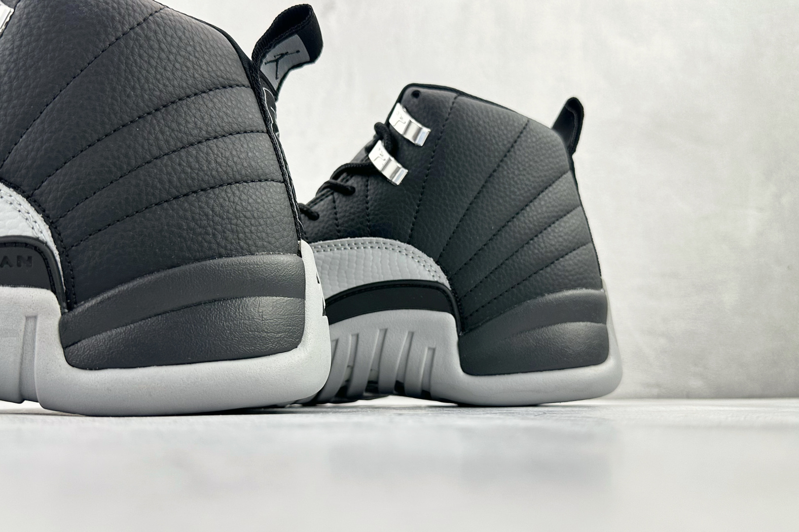 Jordan Air Jordan 12 Retro Black and Woif Grey 黑灰 CT8013-010
