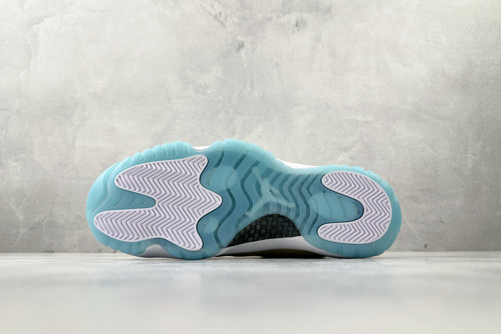 口碑神作 Jordan Air Jordan 11 Retro ”H-TOWN” 北美限定 白蓝 IO8960-707