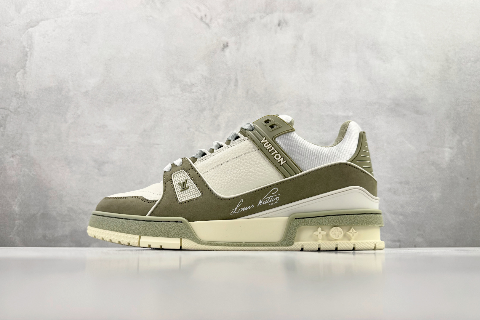 顶级纯原 LOUIS VUITTTrainer 浅绿色 1ADHC9