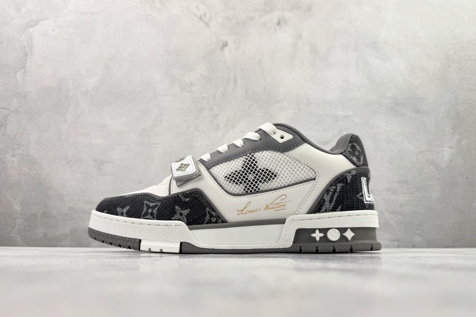 顶级纯原 LOUIS VUITTTrainer 黑白 1ACP25