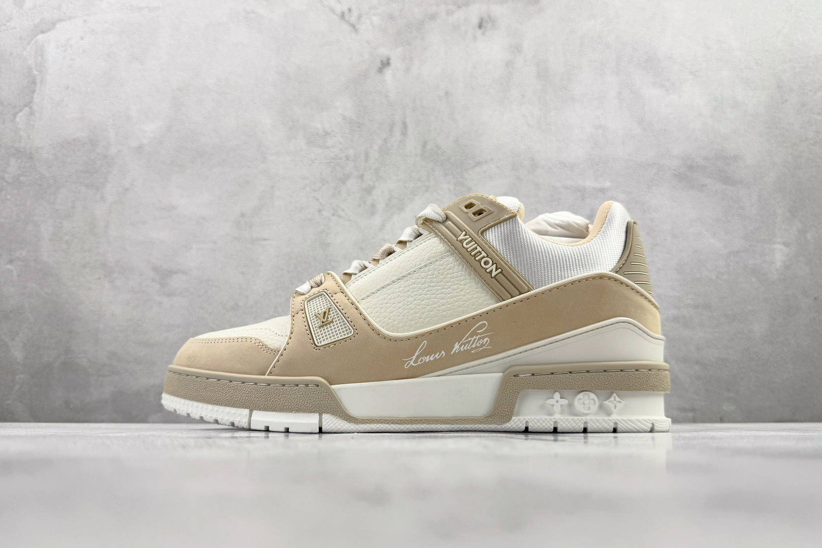 顶级纯原 LOUIS VUITTTrainer 米绿了 1ADHF6