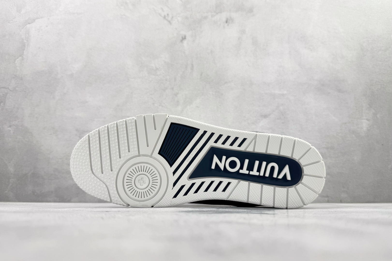 顶级纯原 LOUIS VUITTTrainer 白蓝色 1ADHCQ