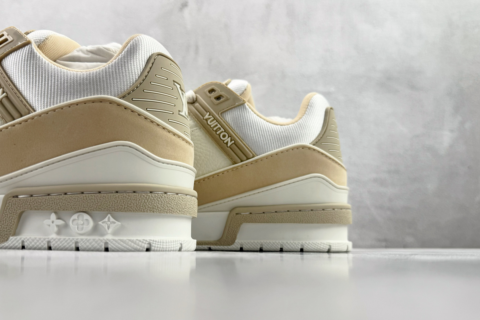 顶级纯原 LOUIS VUITTTrainer 米绿了 1ADHF6