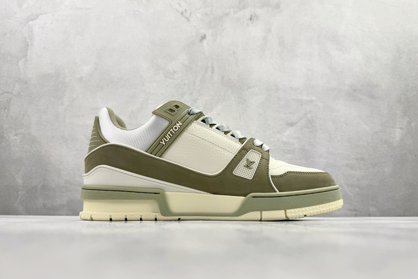 顶级纯原 LOUIS VUITTTrainer 浅绿色 1ADHC9