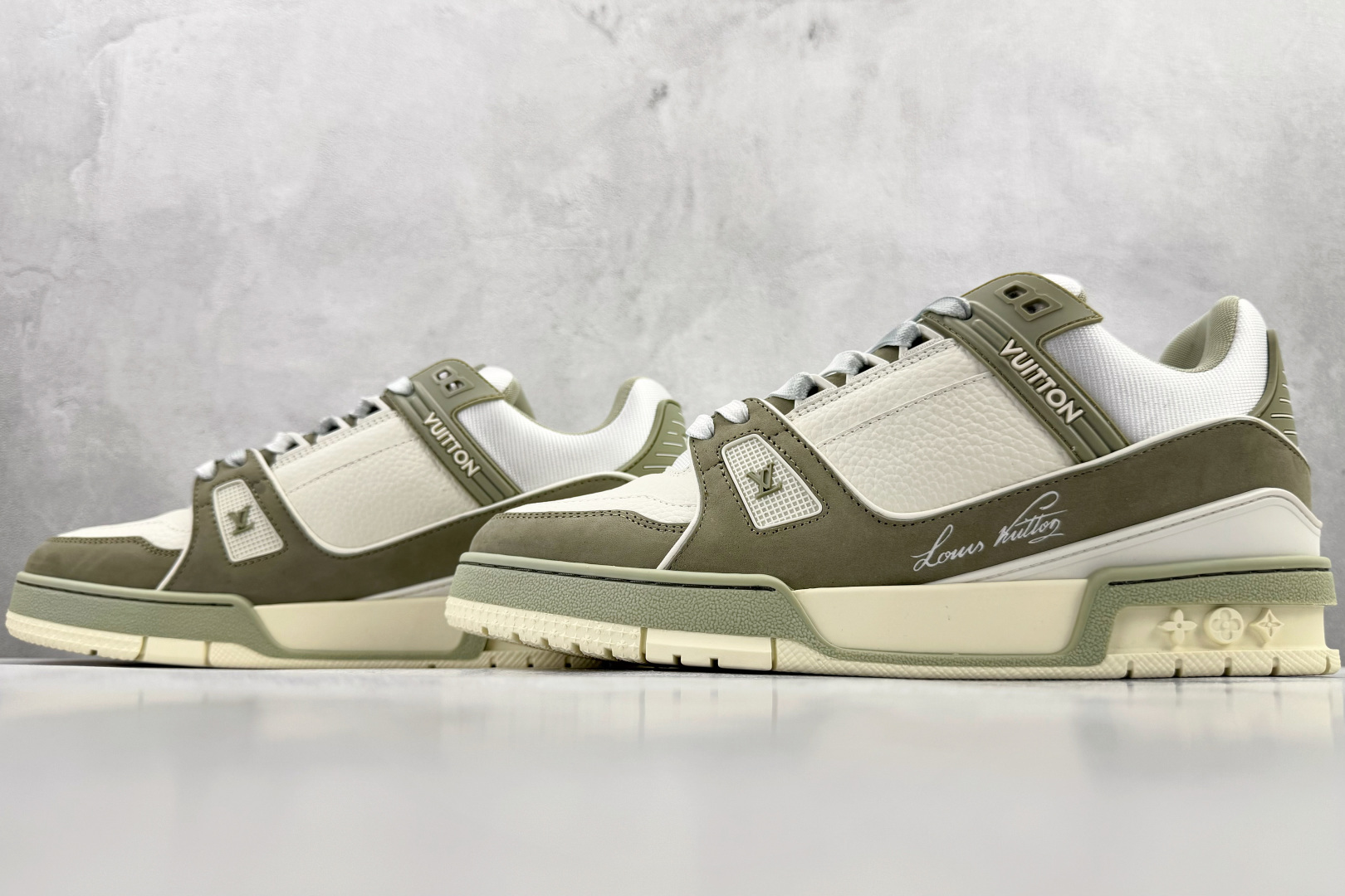 顶级纯原 LOUIS VUITTTrainer 浅绿色 1ADHC9