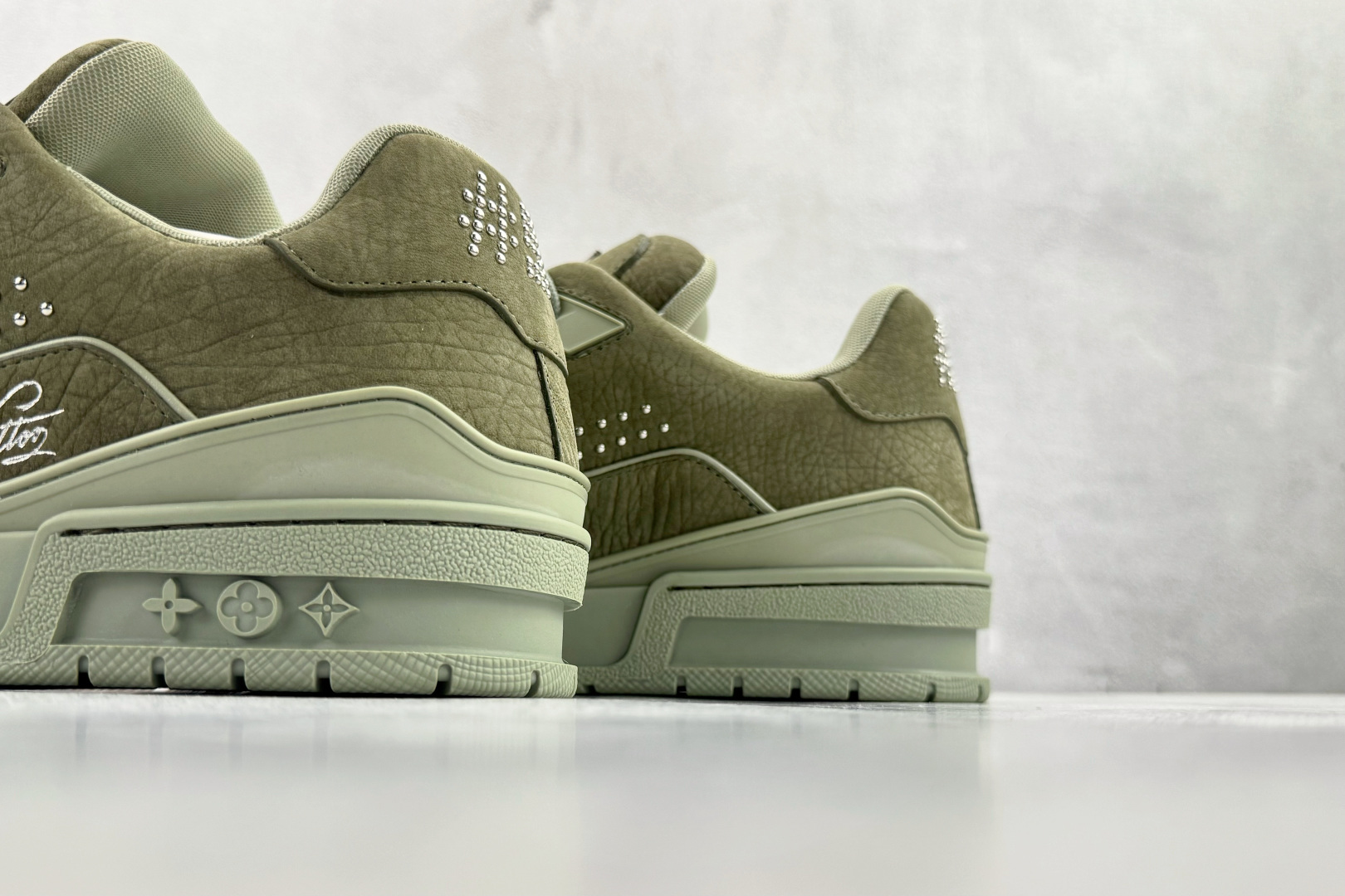 顶级纯原 LOUIS VUITTTrainer 绿色 1ADHA0