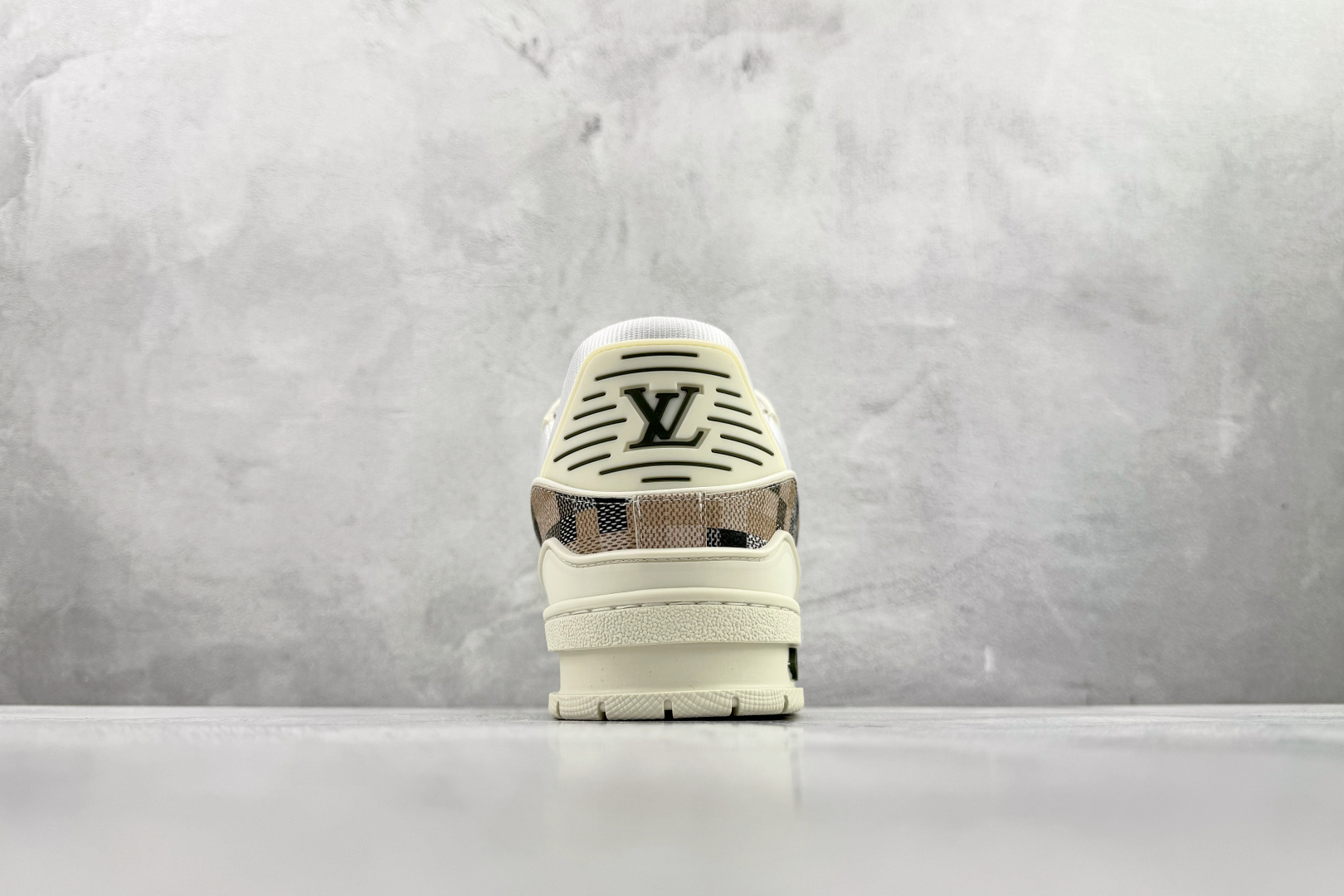 顶级纯原 LOUIS VUITTTrainer 米色 1ADI3G