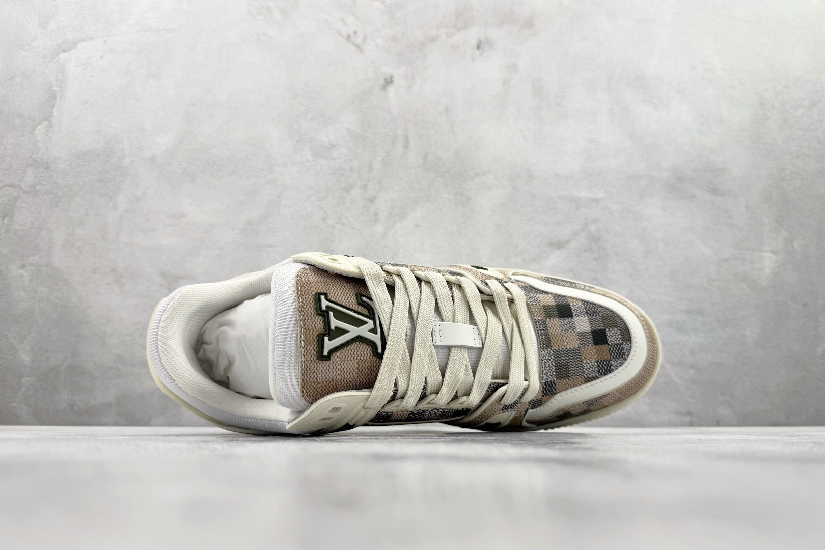 顶级纯原 LOUIS VUITTTrainer 米色 1ADI3G