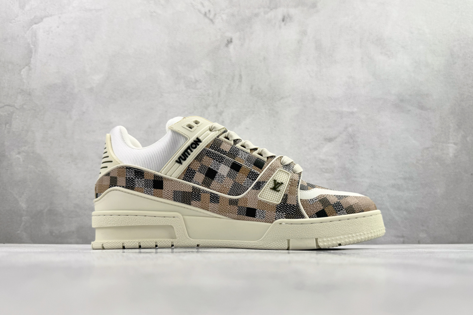 顶级纯原 LOUIS VUITTTrainer 米色 1ADI3G