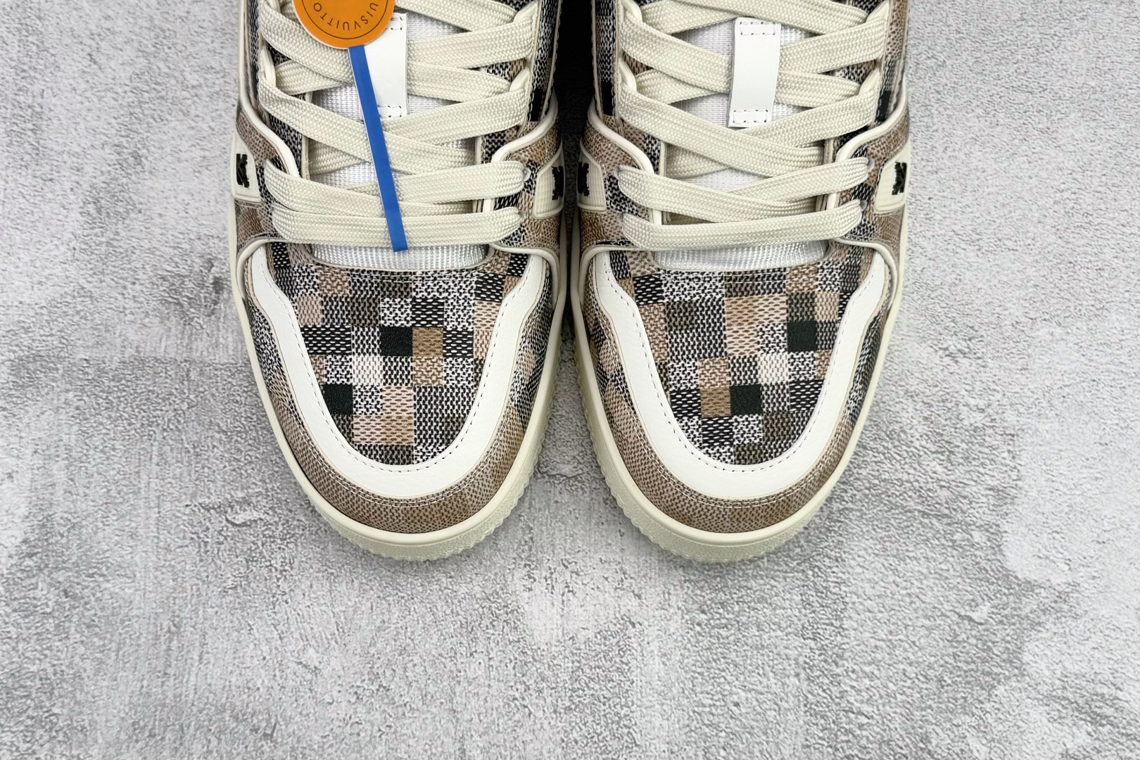 顶级纯原 LOUIS VUITTTrainer 米色 1ADI3G