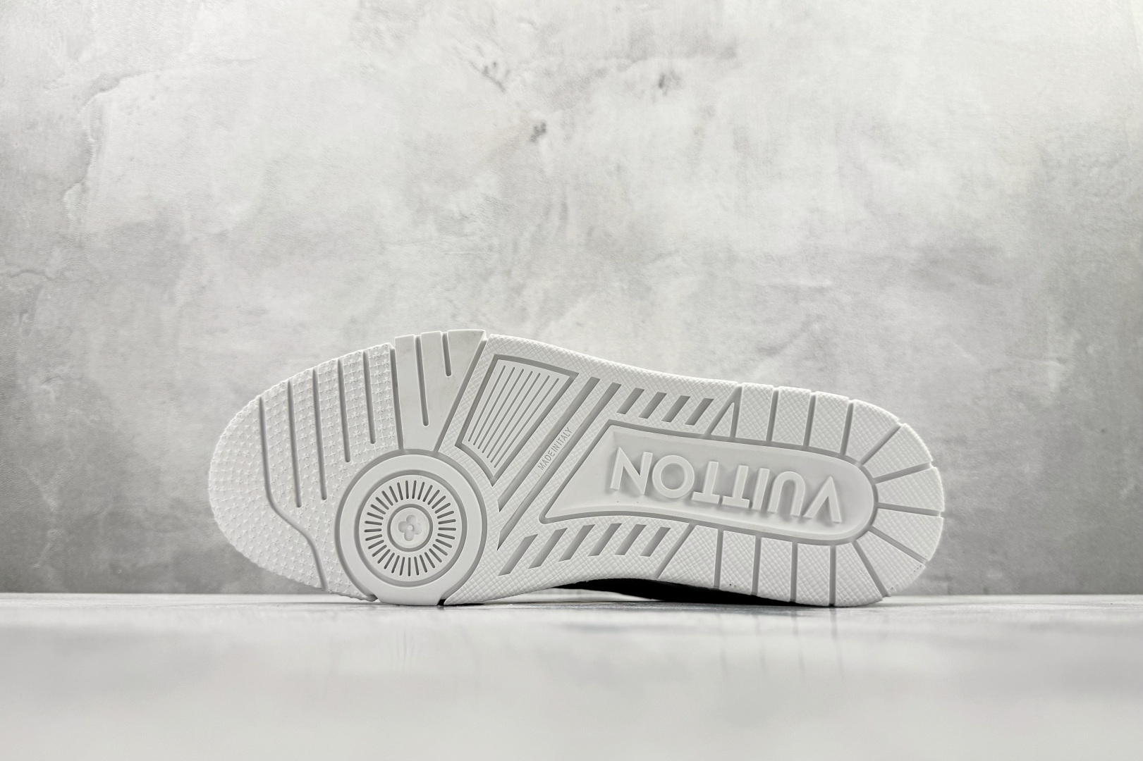 顶级纯原 LOUIS VUITTTrainer 白色 1ADDBW