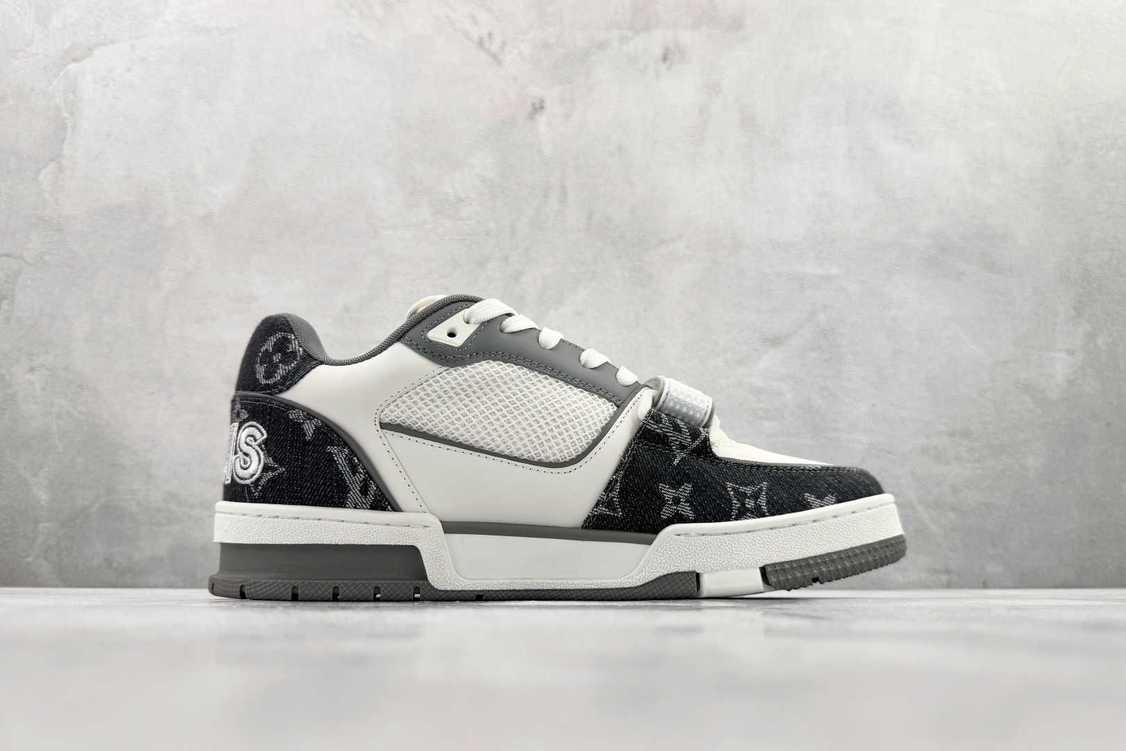 顶级纯原 LOUIS VUITTTrainer 黑白 1ACP25