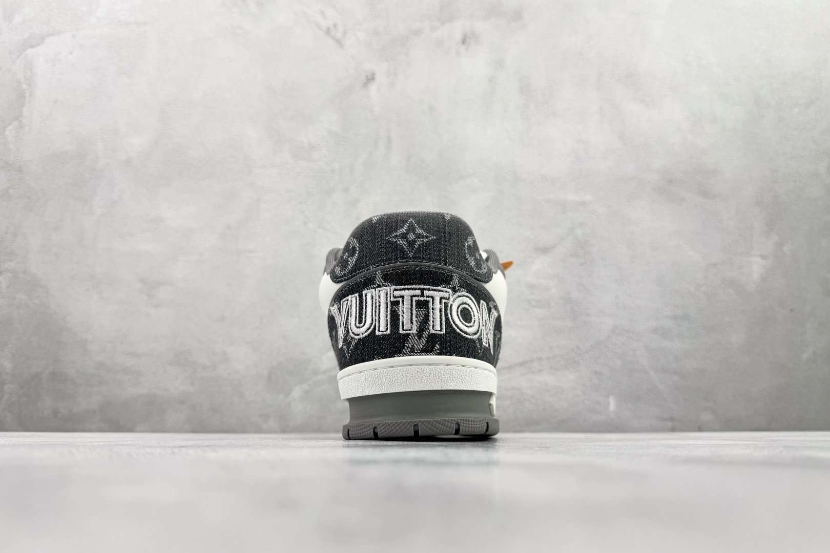 顶级纯原 LOUIS VUITTTrainer 黑白 1ACP25