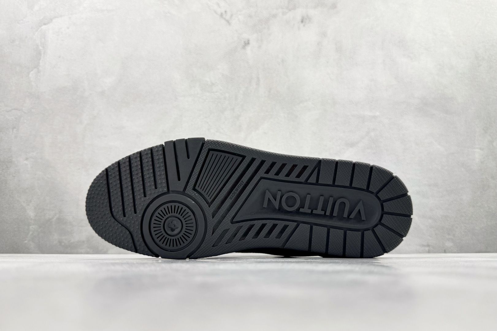 顶级纯原 LOUIS VUITTTrainer 黑色 1AHDW4 顶级纯原 LOUIS VUITTTrainer 黑色 1AHDW4