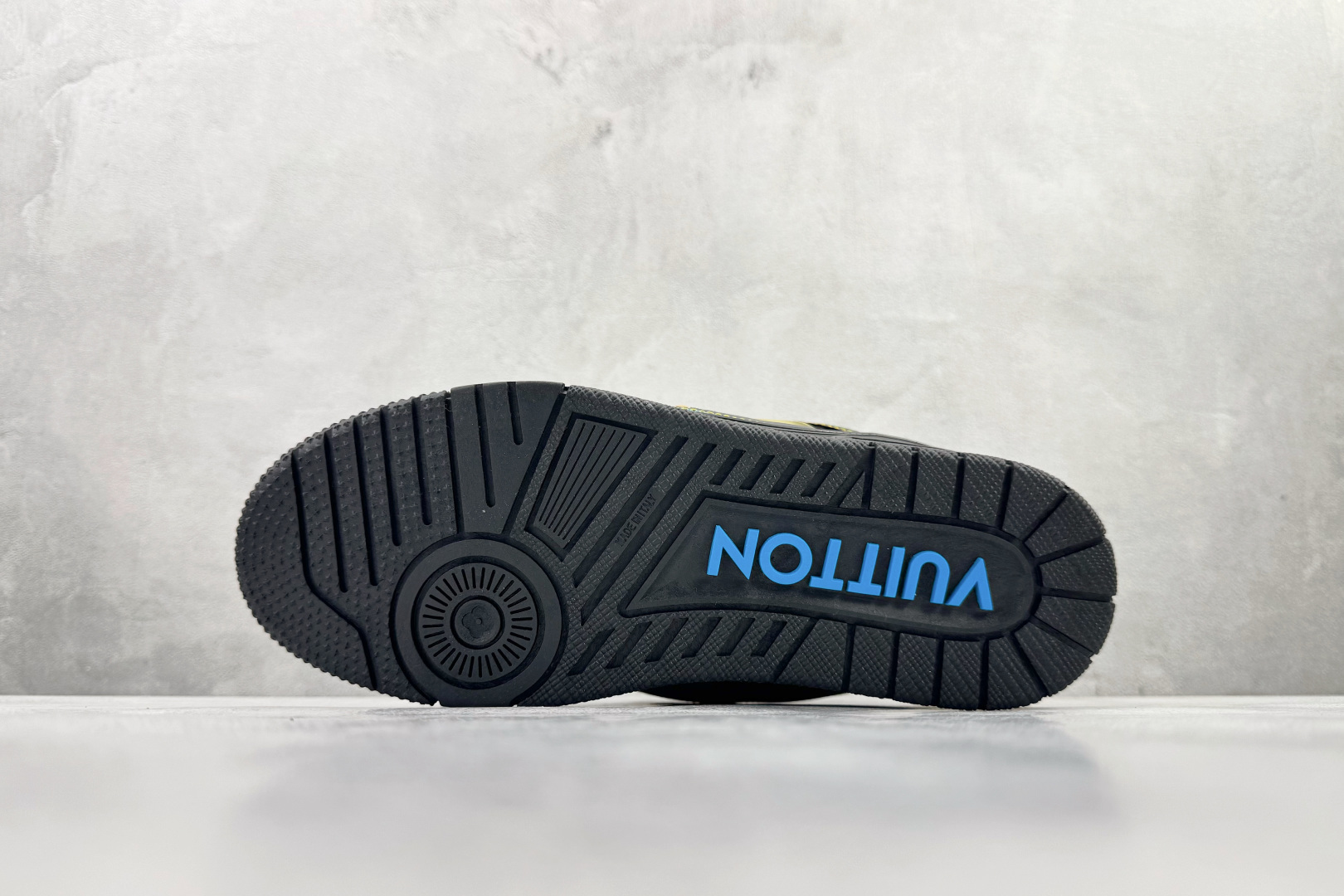 LOUIS VUITTSkate 黑色 1AH593-莆田鞋,莆田鞋货源,高仿鞋,高仿鞋货源,安福档口,莆田高仿鞋,莆田鞋批发,高仿鞋批发,莆田高仿运动鞋,高仿运动鞋,莆田运动鞋 LOUIS VUITTSkate 黑色 1AH593