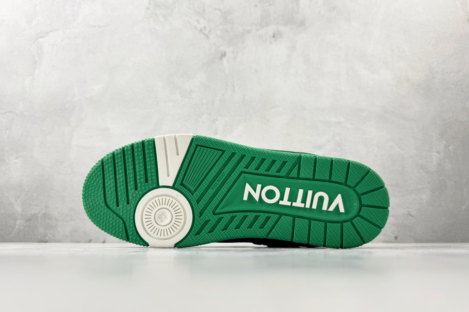 LOUIS VUITTSkate 绿色 1AHDC9-莆田鞋,莆田鞋货源,高仿鞋,高仿鞋货源,安福档口,莆田高仿鞋,莆田鞋批发,高仿鞋批发,莆田高仿运动鞋,高仿运动鞋,莆田运动鞋 LOUIS VUITTSkate 绿色 1AHDC9