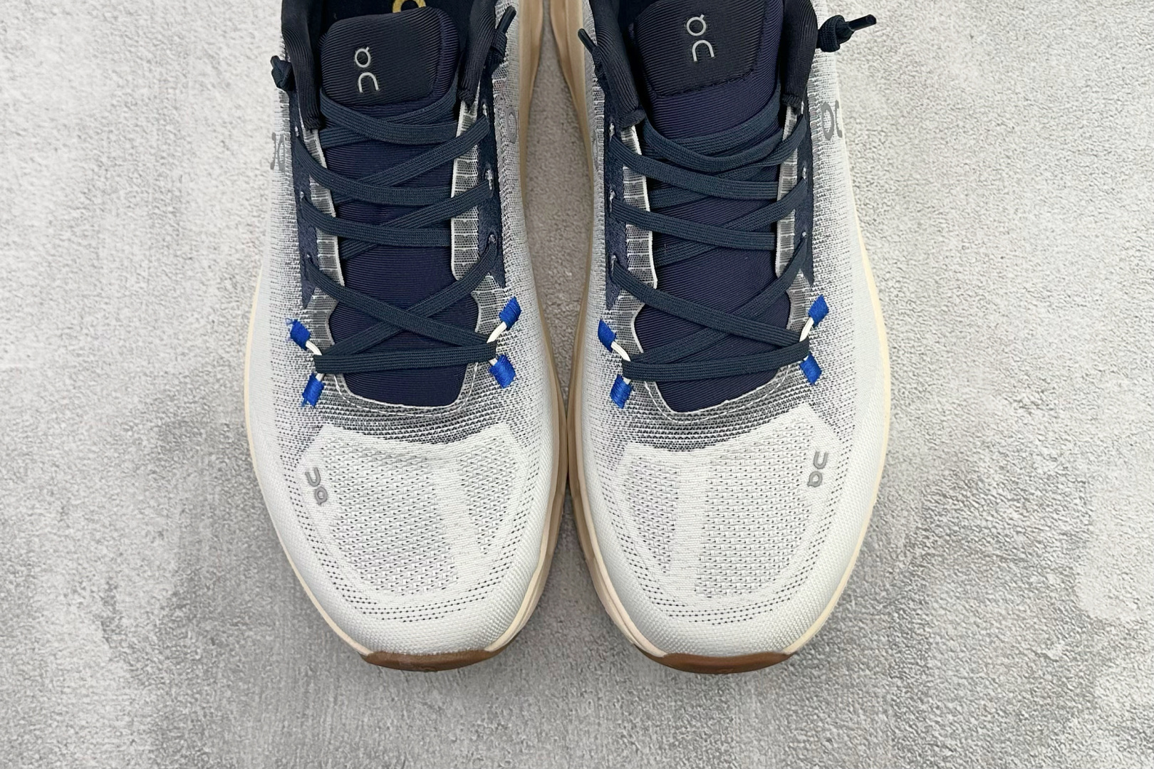 On昂跑 Cloudtilt 灰色 3ME10103053