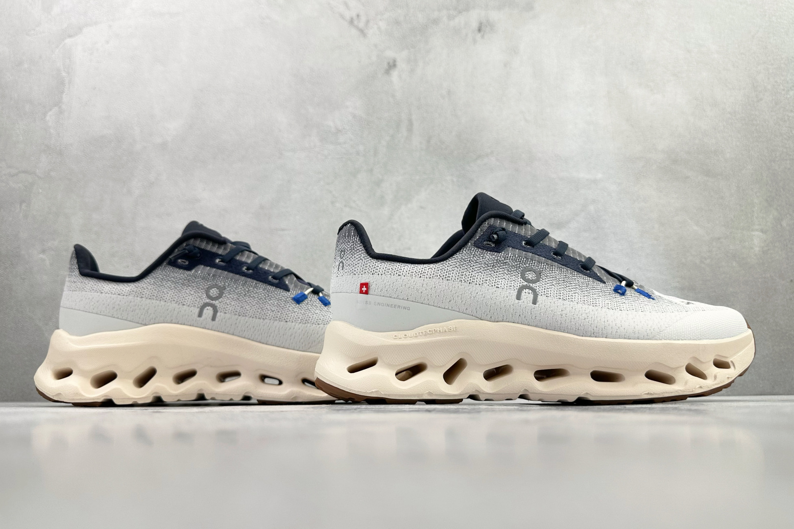 On昂跑 Cloudtilt 灰色 3ME10103053