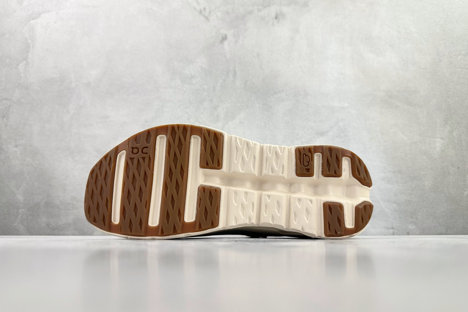 On昂跑 Cloudtilt 灰色 3ME10103053