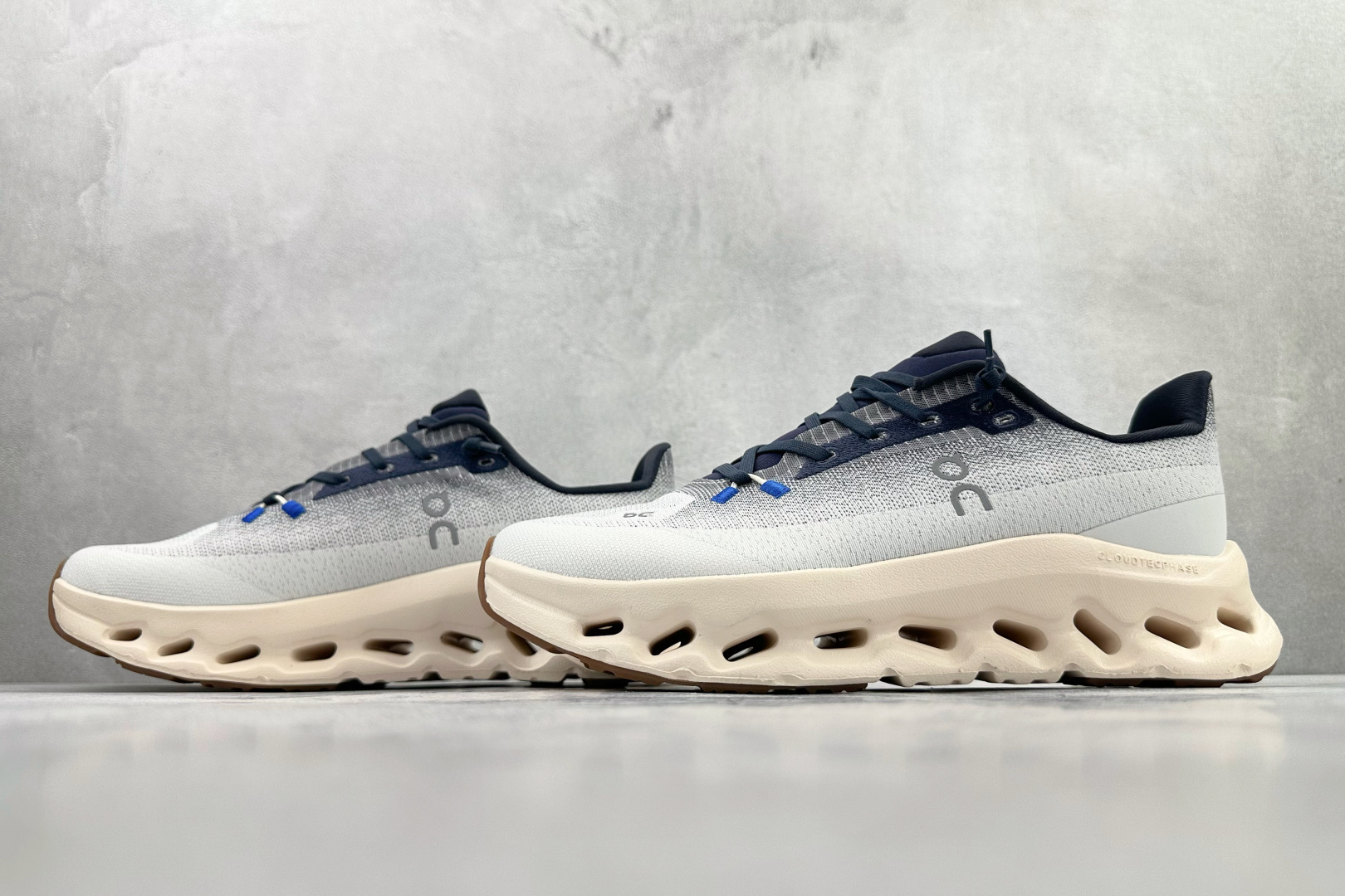 On昂跑 Cloudtilt 灰色 3ME10103053