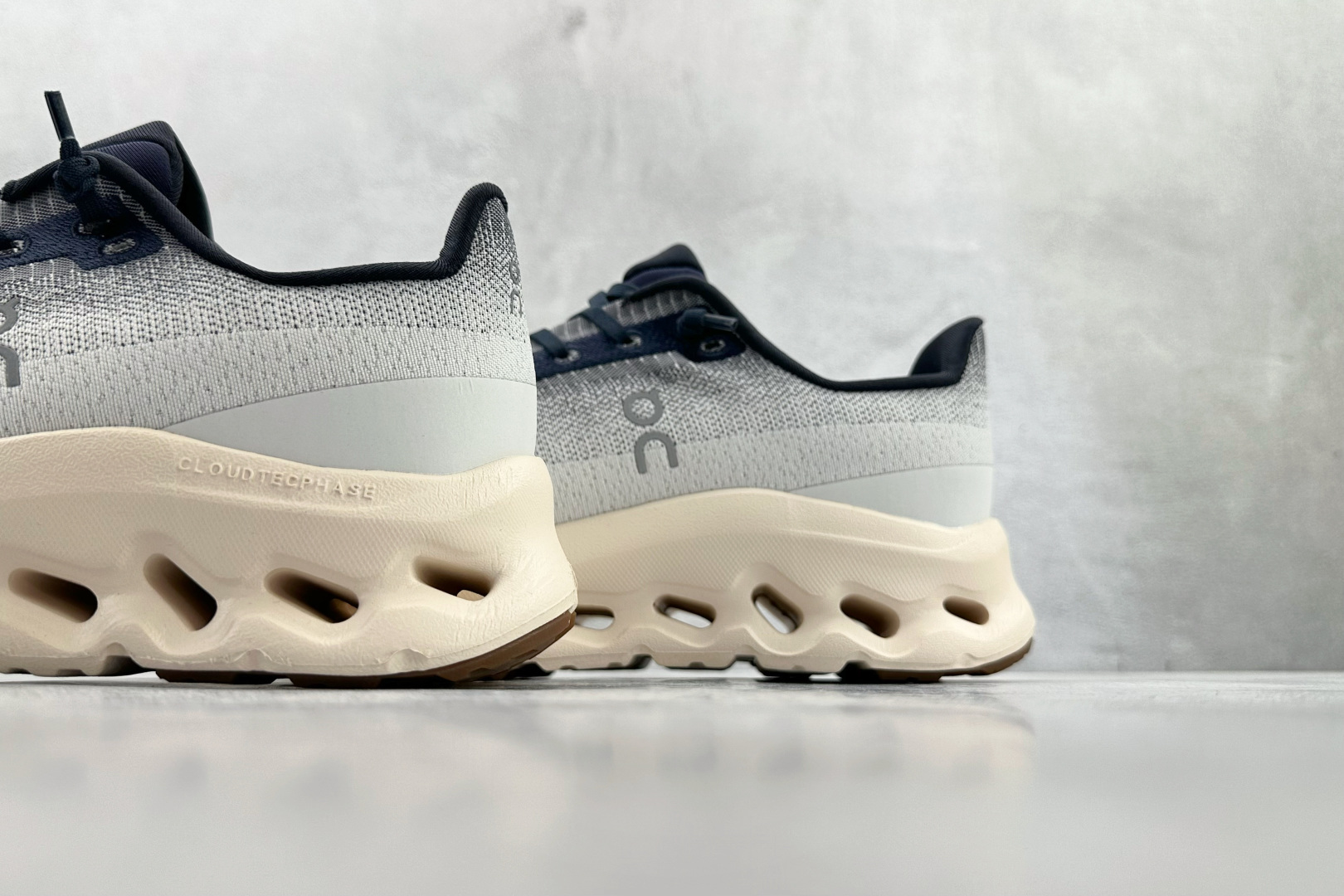 On昂跑 Cloudtilt 灰色 3ME10103053