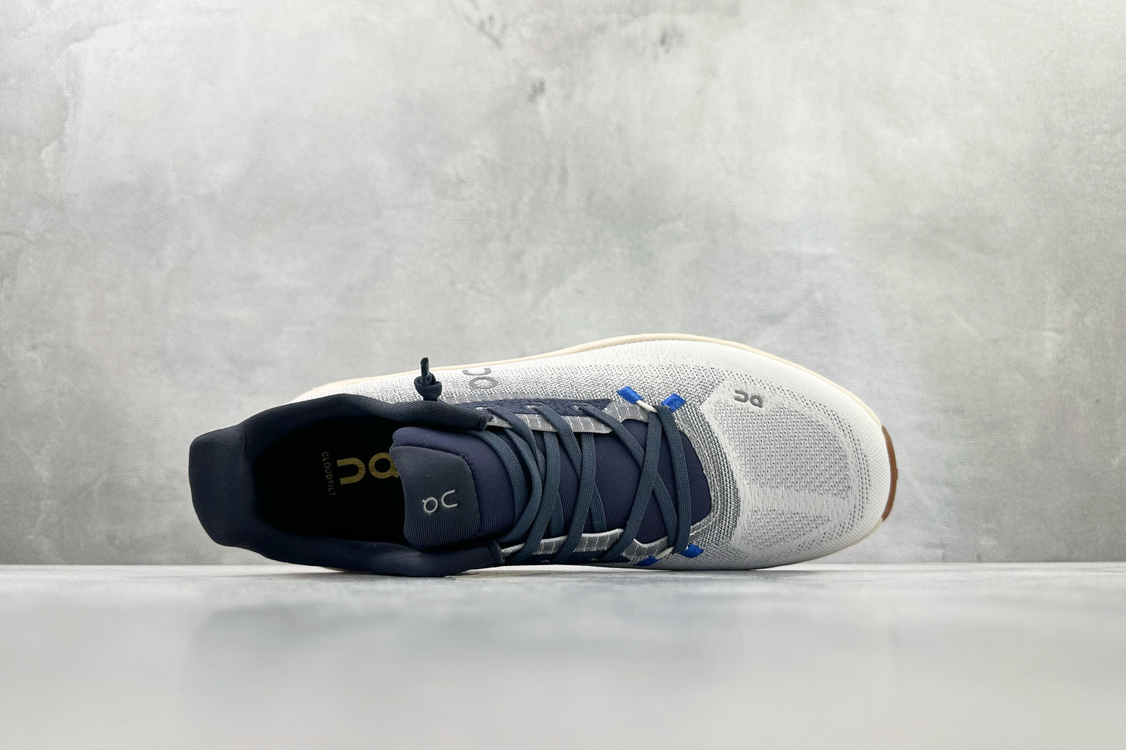 On昂跑 Cloudtilt 灰色 3ME10103053