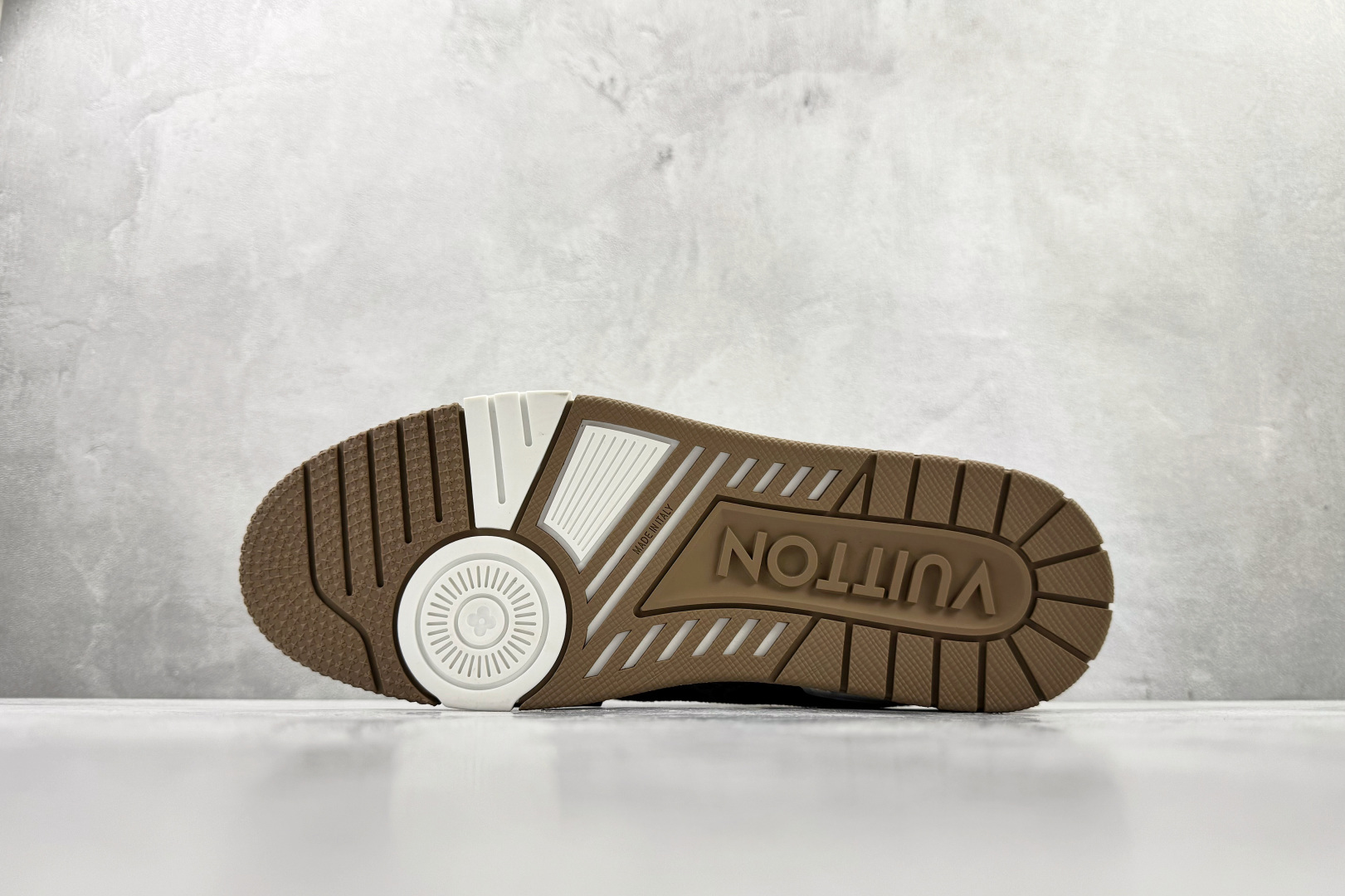 顶级纯原 LOUIS VUITTTrainer 棕色 1AJCKN 顶级纯原 LOUIS VUITTTrainer 棕色 1AJCKN